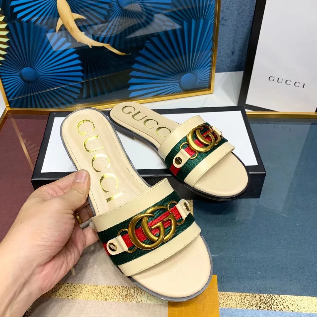 👟👟Ex-factory price 280👟👟 Gucci slippers. All in sheepskin. Sheepskin feet with original GUCCI bronze buckles. High-end atmosphere. Wear-resistant and non-slip branded rubber outsole. 35-42 yards. (41*42 can be customized, non-refundable and non-exchangeable* Welcome new and old customers to sell as shown in the picture)
